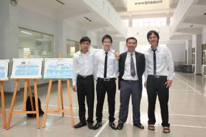 Đẹp trai nhất, ngoài cùng bên phải