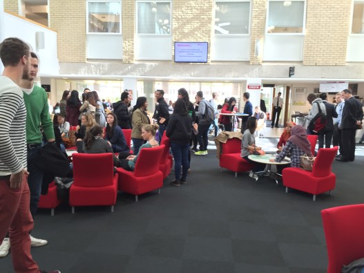 Bữa trưa free mừng SV mới