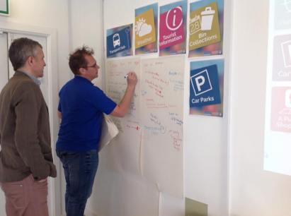 Bác Brian đang thu thập requirement từ khách hàng